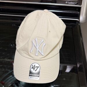 NY Yankees hat, cream color, new, Urban Outfitters exclusive
